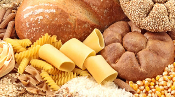 Nueva investigación: "Pan, arroz, pasta y papas no deben estar en la pirámide alimentaria"